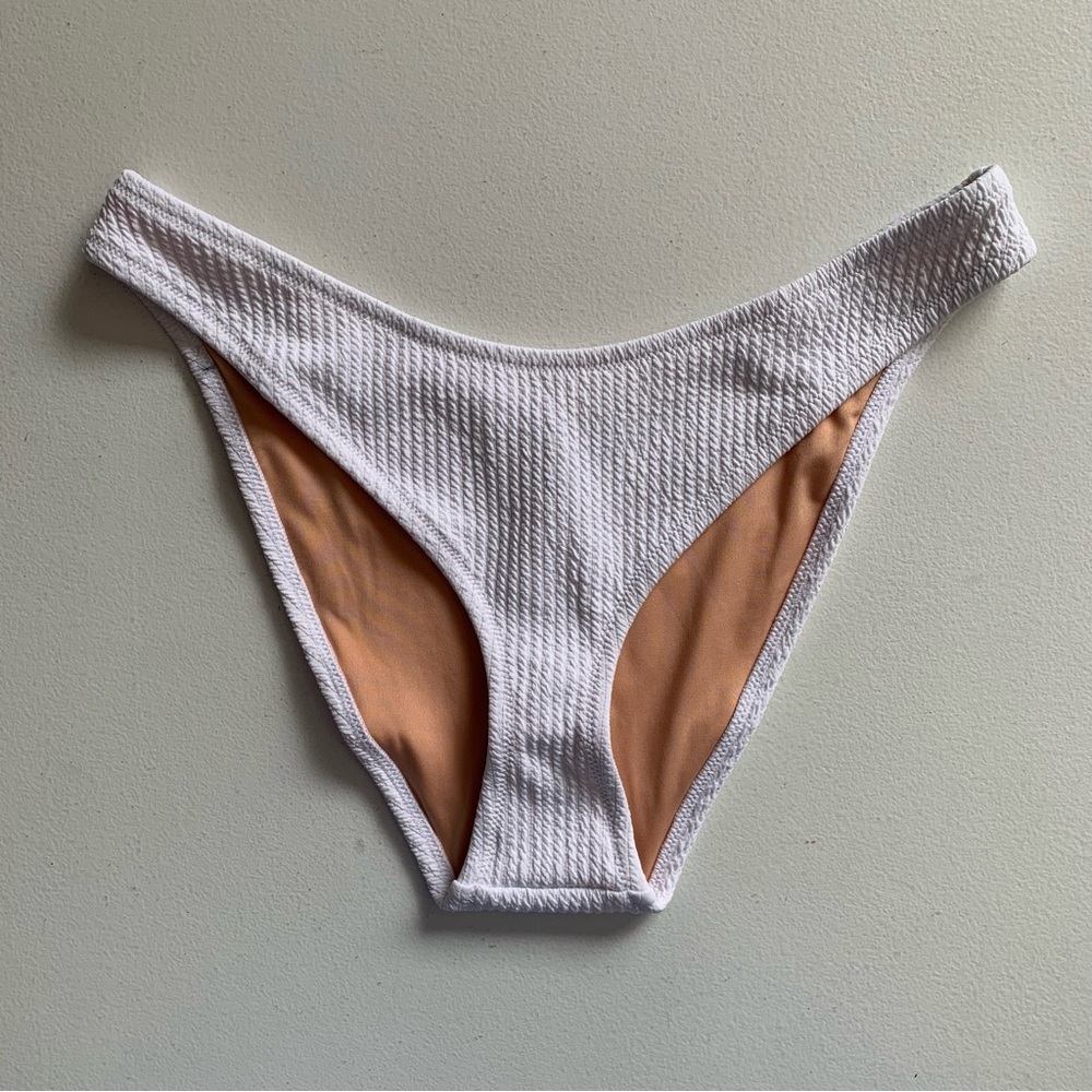 J Crew White Textured Bikini Bottom Size Medium NWT Curved Waist Cheeky Swimwear